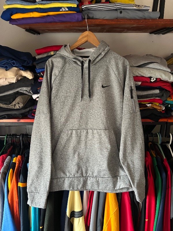 Producto - buzo gris Nike Therma-FIT, Talle L