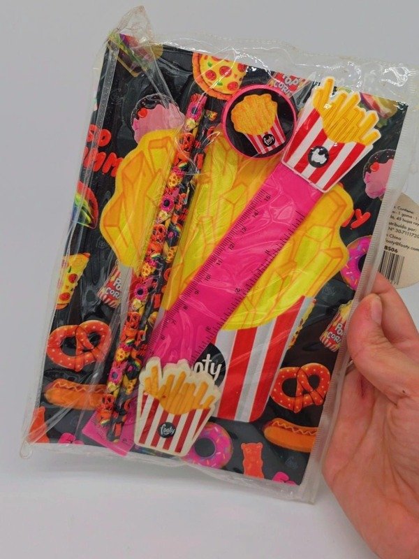 Producto - SET FOOTY cuaderno, goma, regla, sacapuntas y dos lapices