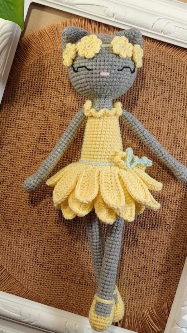 Producto - Lele, Gatita de Patitas Largas Amarilla