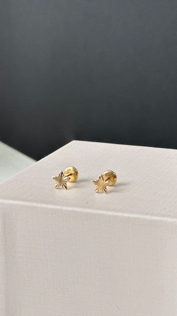 Producto - Abridor estrellita labrada laminado en oro 18k