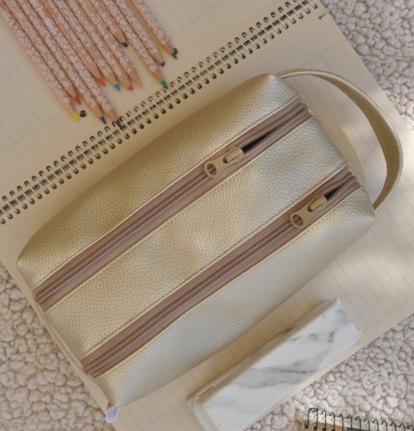 Producto - Cartuchera Doblecierre Dorado