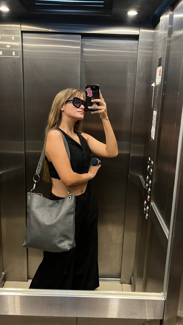 Producto - TOTE BAG DE CUERO ARGENTINO AGUA ARDIENTE GRIS CEMENTO FORRADA POR DENTRO