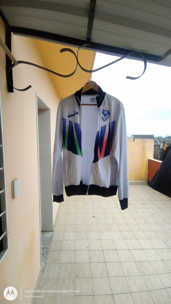 Vélez Sarsfield - Campera de salida / Prematch 2023 — imagen 6