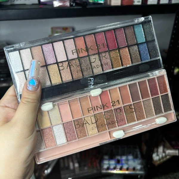 Producto - Paleta de 28 sombras Bad Girls Pink 21