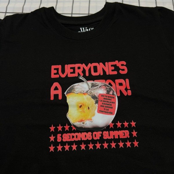 Baby tee 5SOS bite the apple #1 — imagen 2
