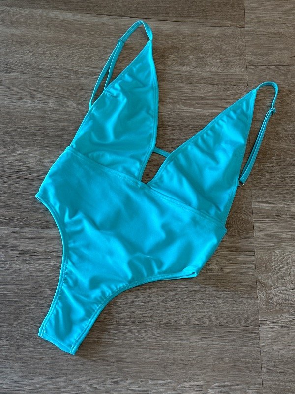 Producto - ART. 1044 ENTERIZA CON ESCOTE CELESTE