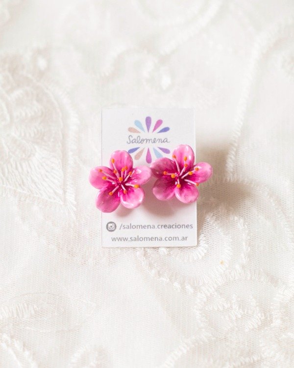 Producto - Aretes de flores de cerezo medianas