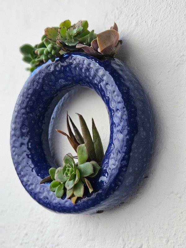 Producto - MACETA DONA AZUL