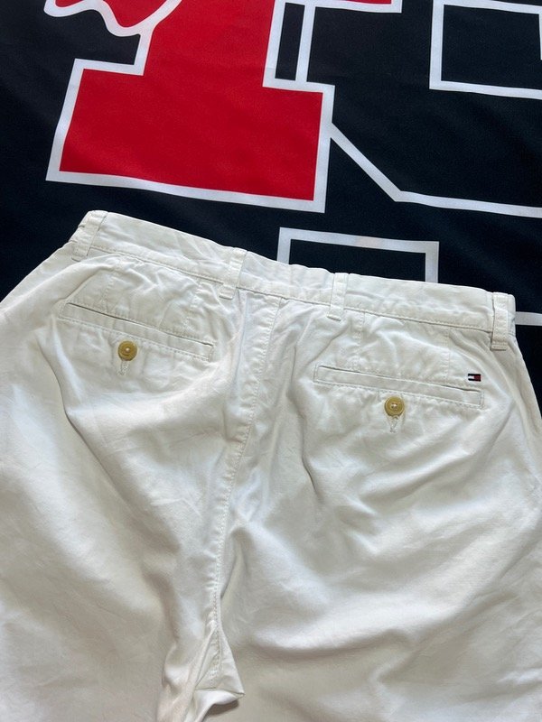 Producto - Bermuda Tommy Hilfiger blanca. Talle 40