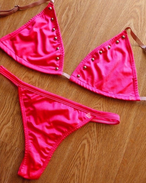 Producto - Bikini rosa con tachas