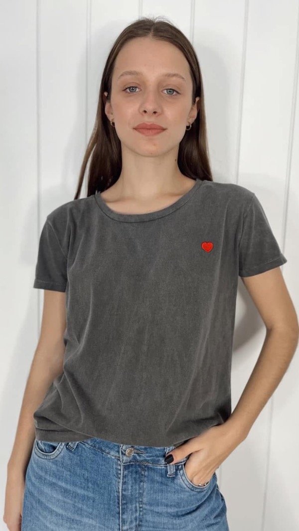 Producto - Remera corazón bordado (Talle L)