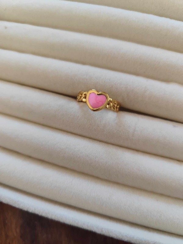 Producto - Anillo corazón rosa. Acero dorado.