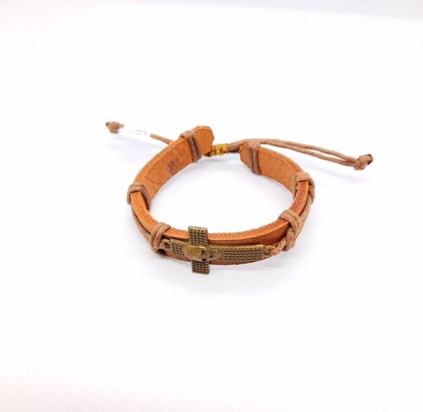 Producto - Brazalete cuero con cruz y calavera
