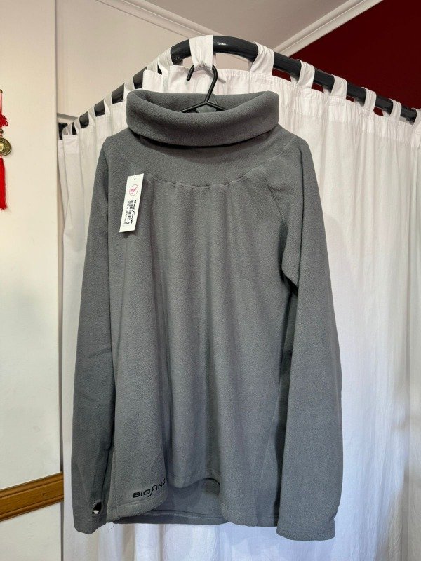 Producto - POLAR CON CUELLO GRIS
