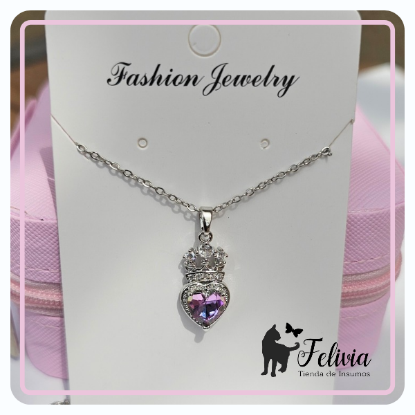 Producto - Collar Corazón con corona Plateado acero. Piedra lila