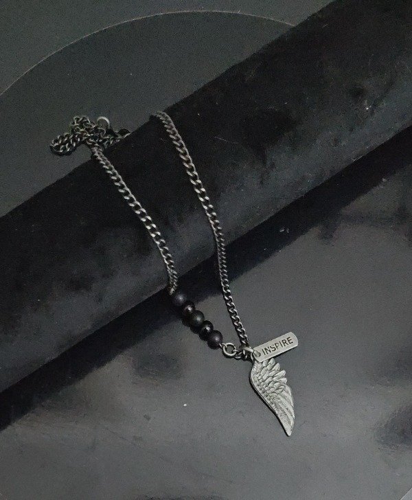 Producto - Collar Ala con Chapita Inspire Piedras en la cadena 60 cm