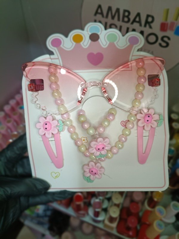 Producto - Kit lentes, collar, pulseras y hebillas rosa