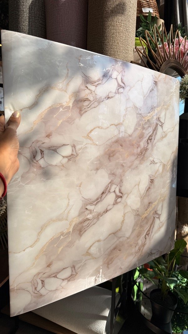 Producto - Placa autoadhesiva 60x60 cm vetas doradas