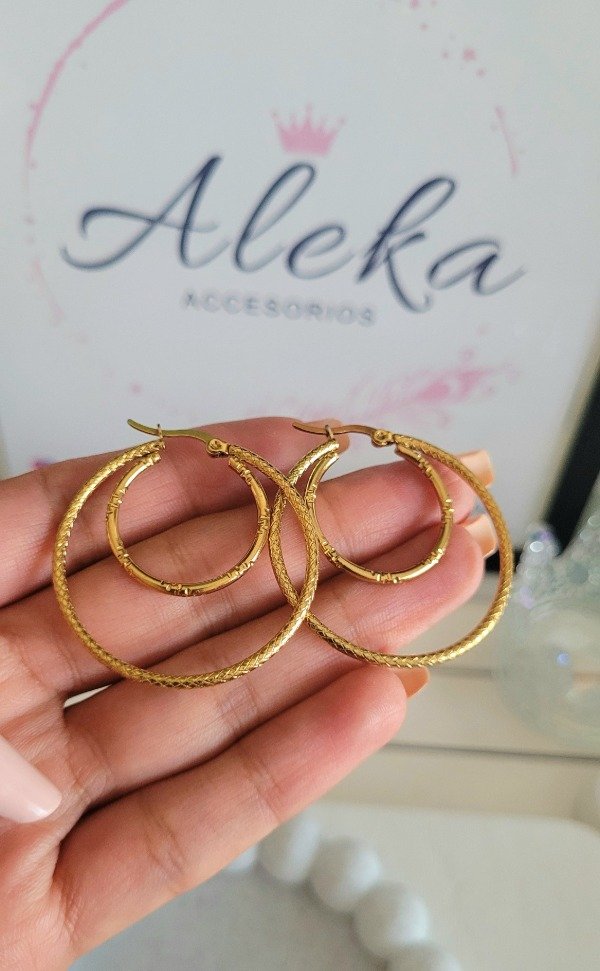 Producto - Argollas doble labradas de acero dorado