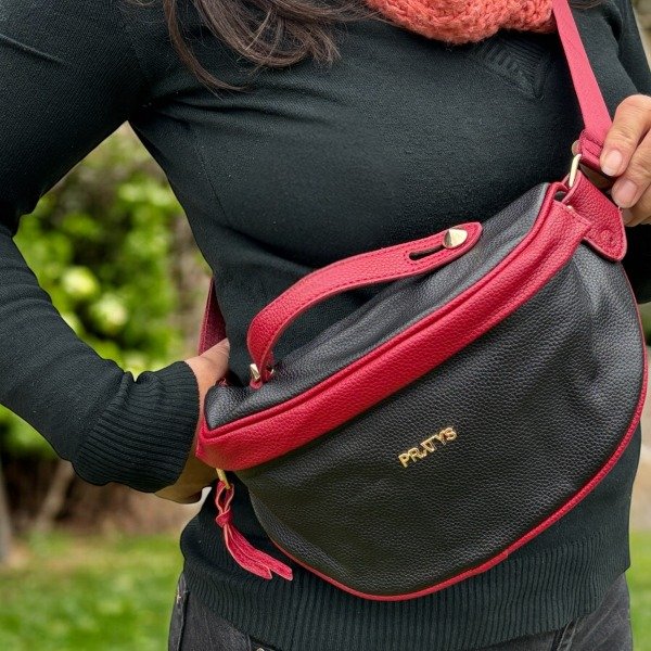 Producto - RIÑONERA IMPORTADA SIMIL CUERO CON DETALLES EN DORADO Y BOLSILLO TRASERO 27X9X17