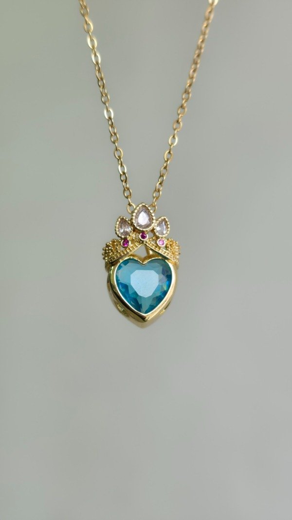 Producto - Collar corazón corona celeste