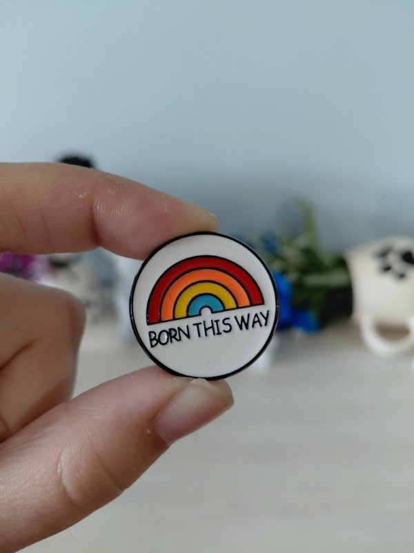 Producto - Pin metalizado - Born this way #1565