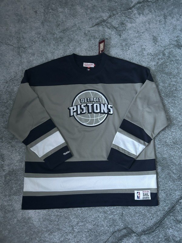 Producto - Detroit Pistons Mitchell and Ness Essential Logo Pullover Hoodie