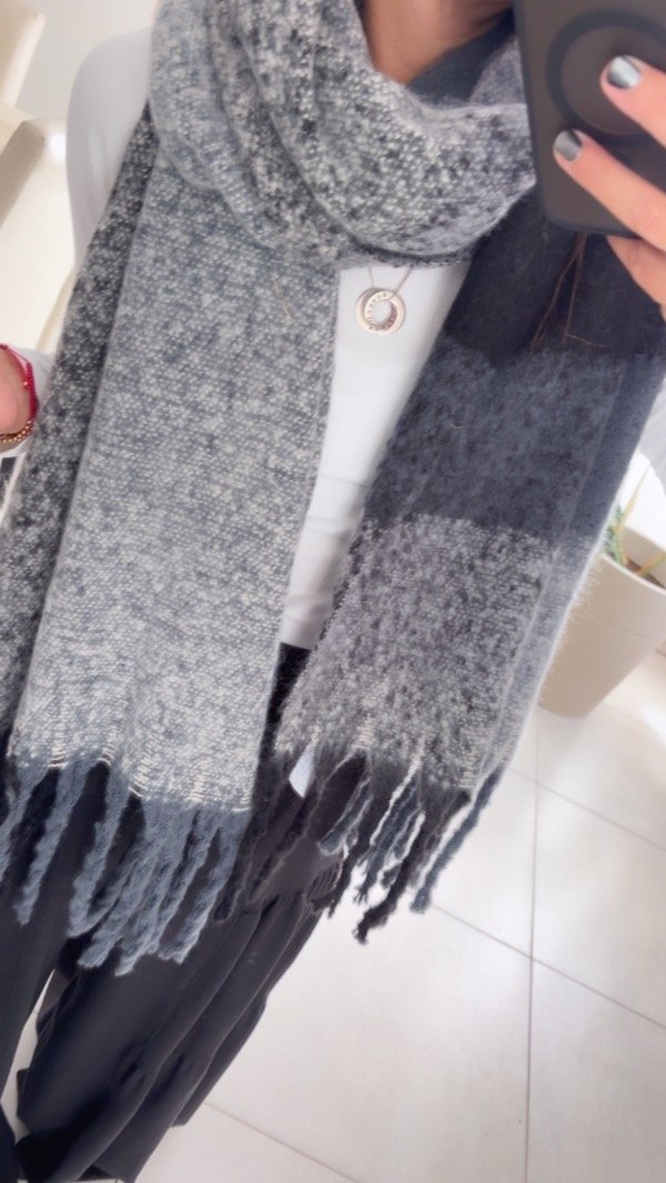 Producto - Bufandon nube gris combinado