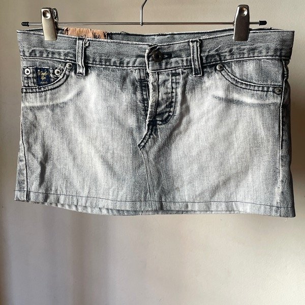 Producto - Pollera de jean gris desgastada bordada atras