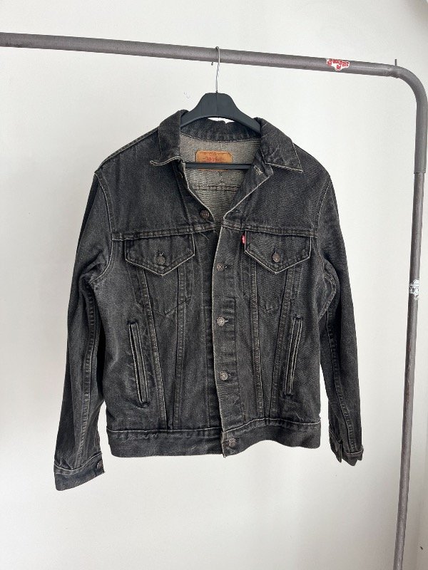 Campera Levi's Negra