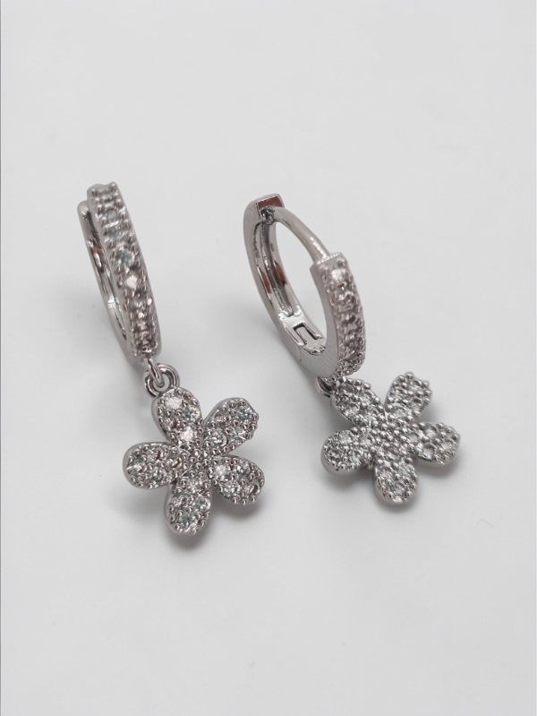 Producto - Aros acero quirurgico argollita strass colgante flor strass llena