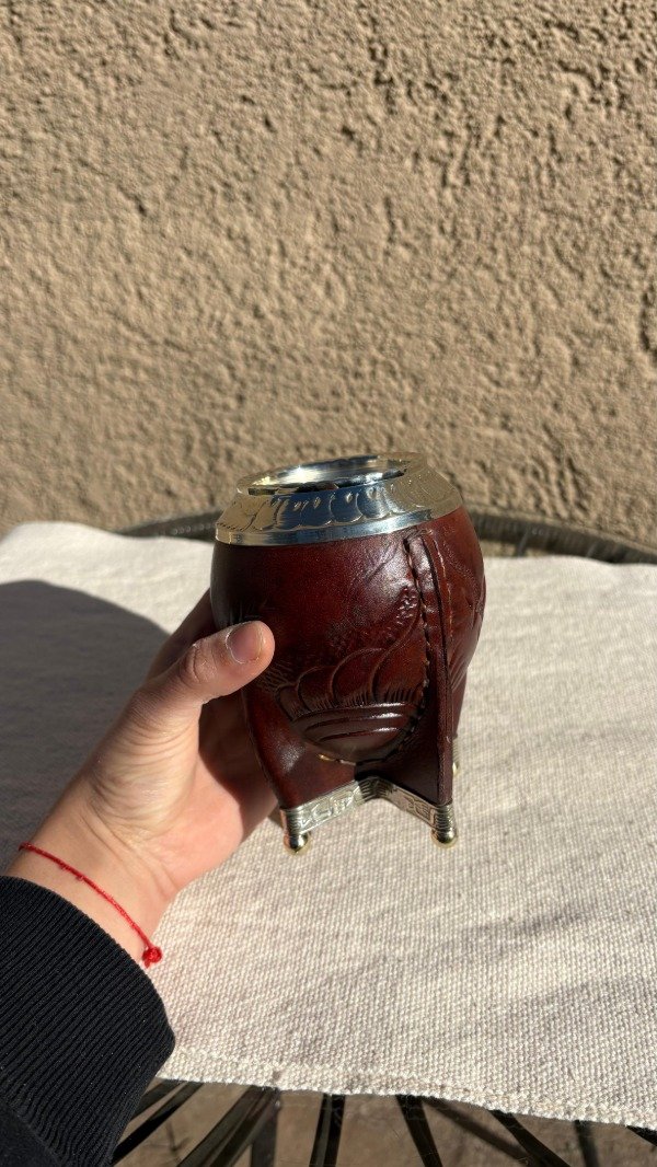 Producto - Mate torpedo repujado con virola y base de alpaca - 11
