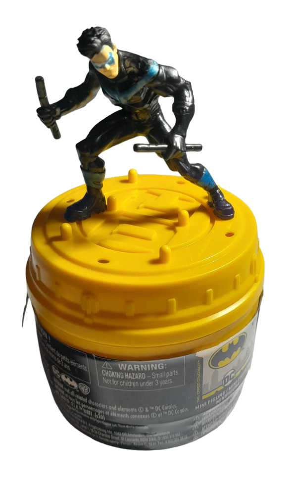 Producto - Nightwing Brilloso Batman Mini Figura Capsula Sorpresa!!!