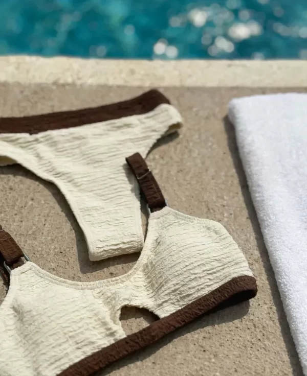 Producto - Bikini con top y colaless tiro alto texturada natural - Art Cala - 4