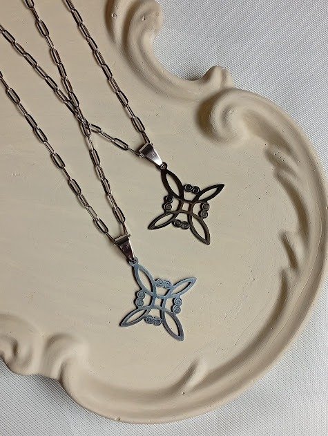Producto - Collar nudo de bruja - Acero quirúrgico