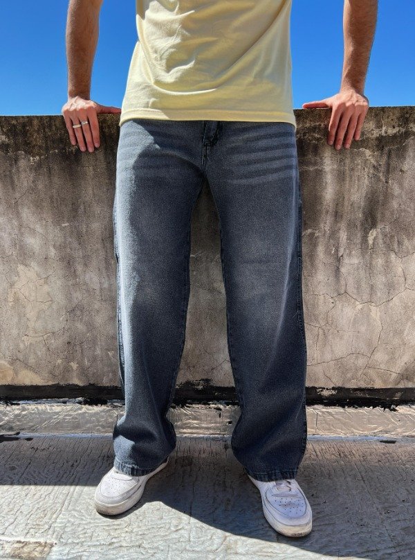 Producto - Jean Mom Gris Oscuro con Bigotes Láser