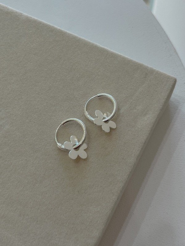 Producto - Argollitas con dije flor 1,2cm