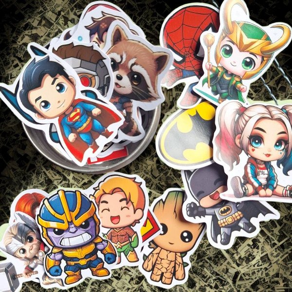 Producto - Lata de stickers Superheroes chica