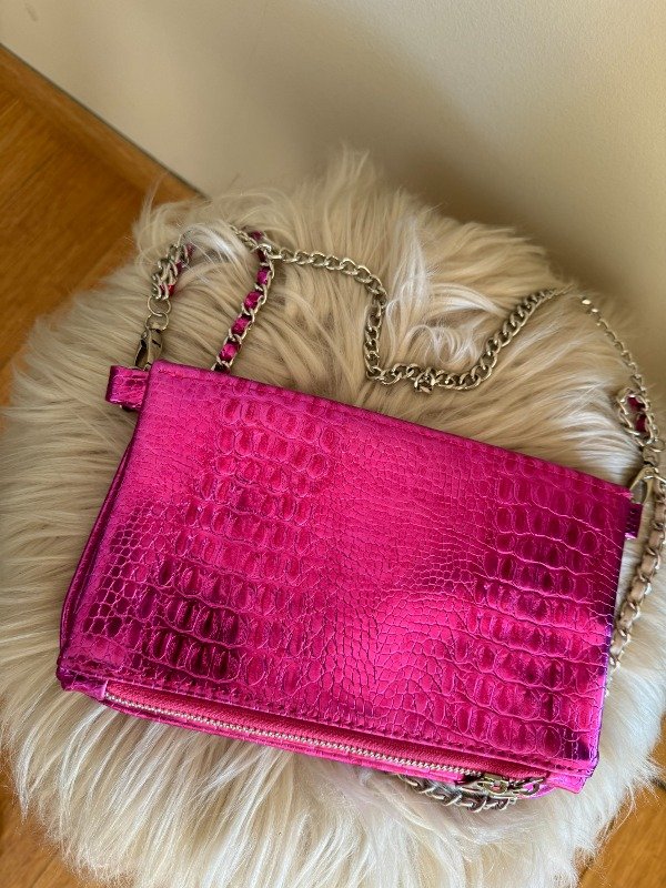 Producto - Cartera metalizada fucsia