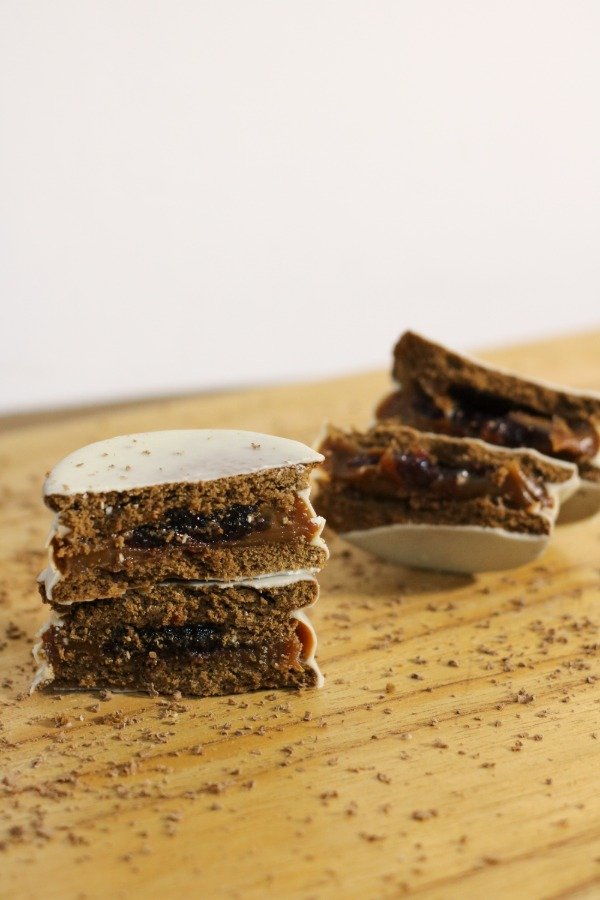 Producto - ALFAJOR FRUTOS DEL BOSQUE BLANCO