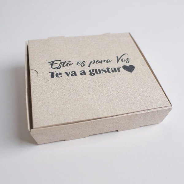 Producto - CAJA PARA REGALO CON FRASE "ESTO ES PARA VOS" 28 CM X 28 CM X 6 CM
