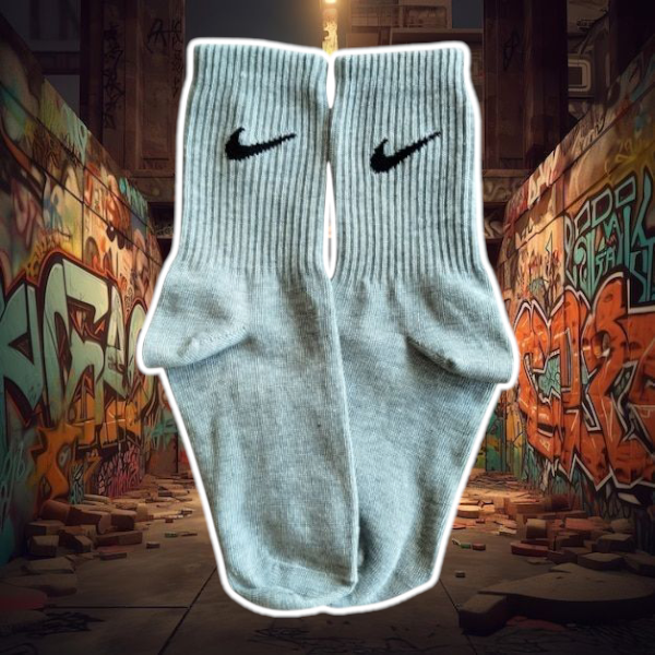 Producto - Nike gris con logo en negro