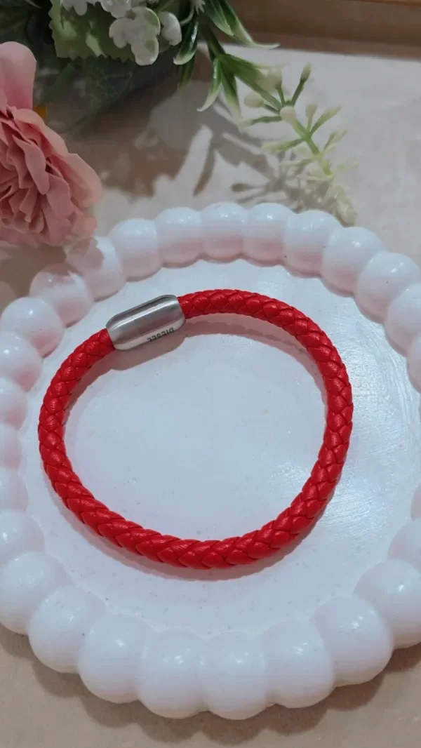 Producto - Pulsera roja cuero imantado AQ