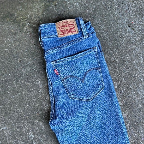 Producto - Jean celeste de mujer - Levis 725 High Rise Bootcut T25