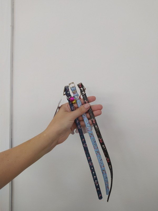 Producto - Collares pequeños con florcitas y campanita