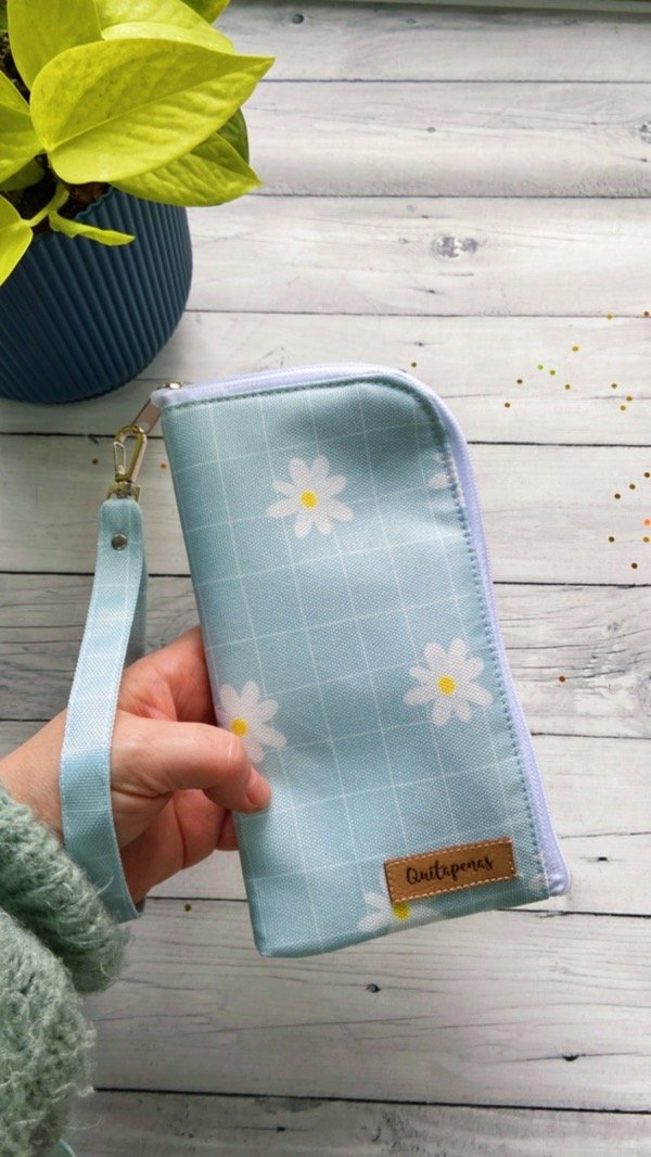 Producto - Billetera porta celu estampa margaritas celeste