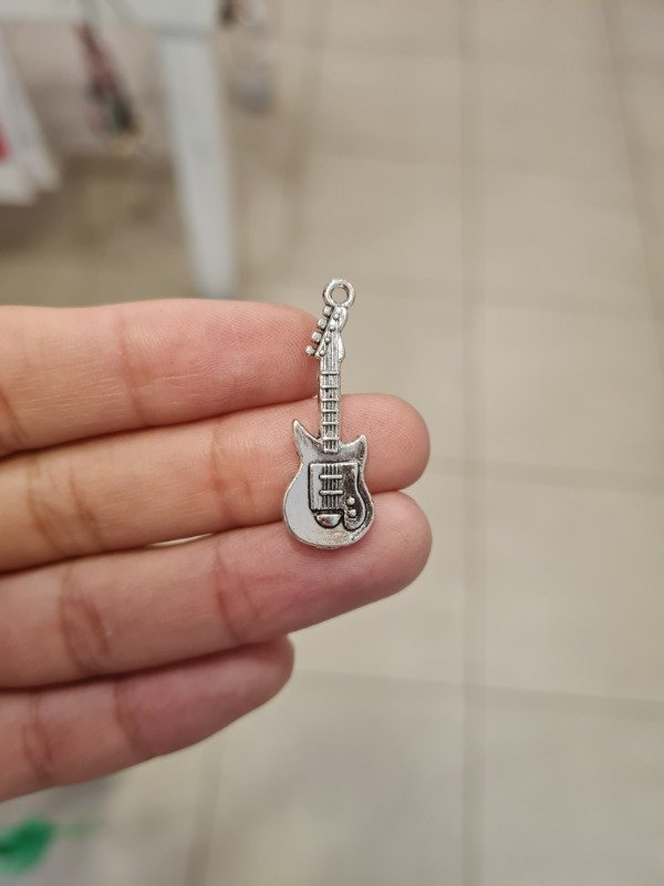 Producto - DIJE PLATEADO GUITARRA