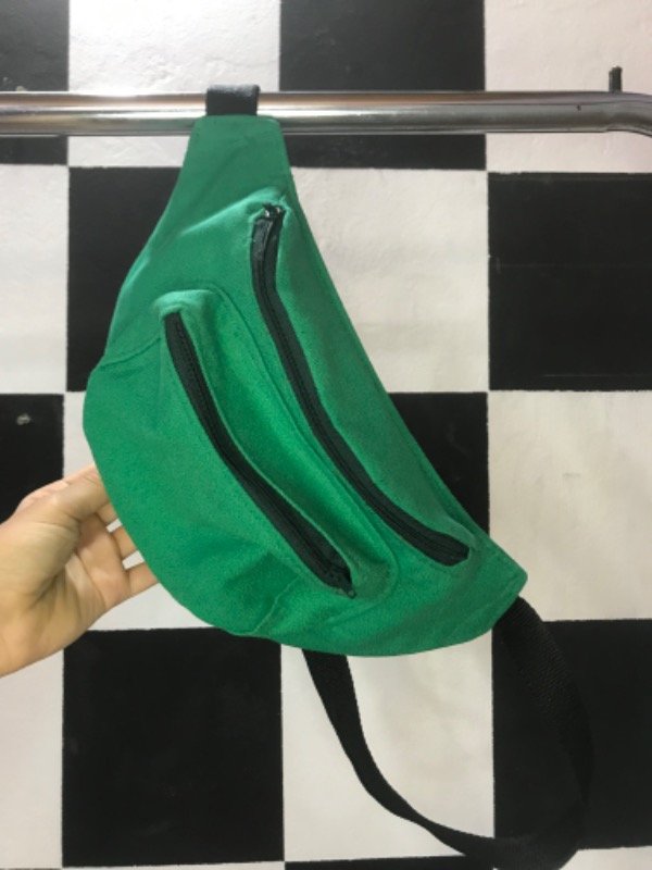 Producto - Riñonera verde con bolsillo