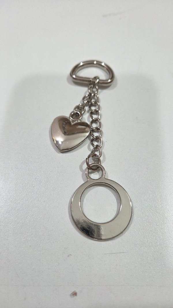 Producto - Llavero metal, Plateado corazón y circulo