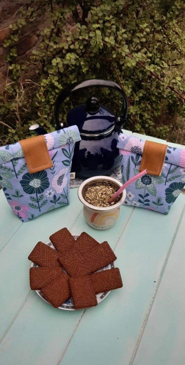 Producto - Yerbera celeste con flores grandes